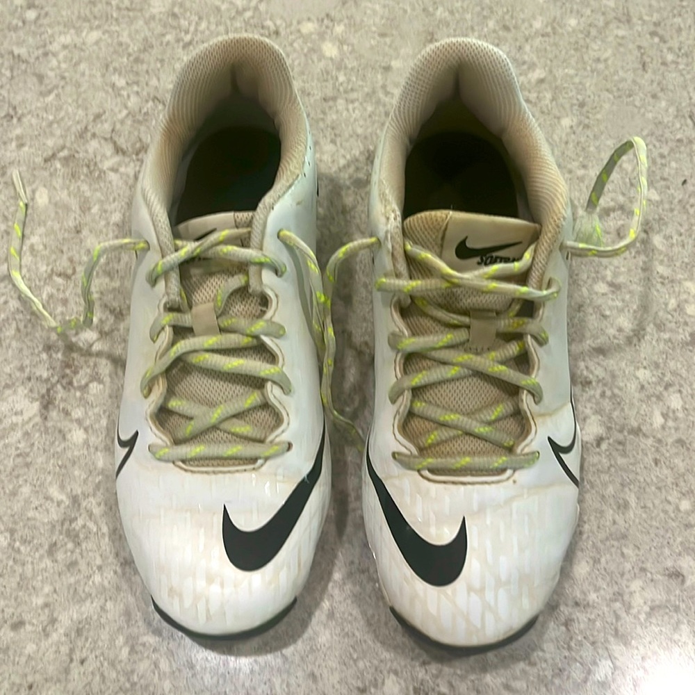 Nike diamond softball cleats